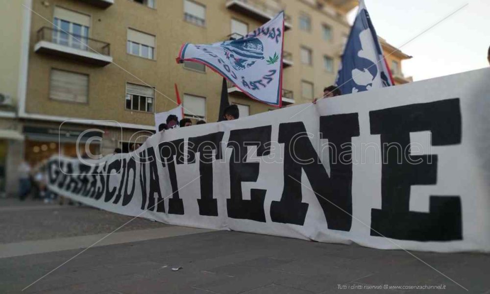 striscioneguarasciovattene
