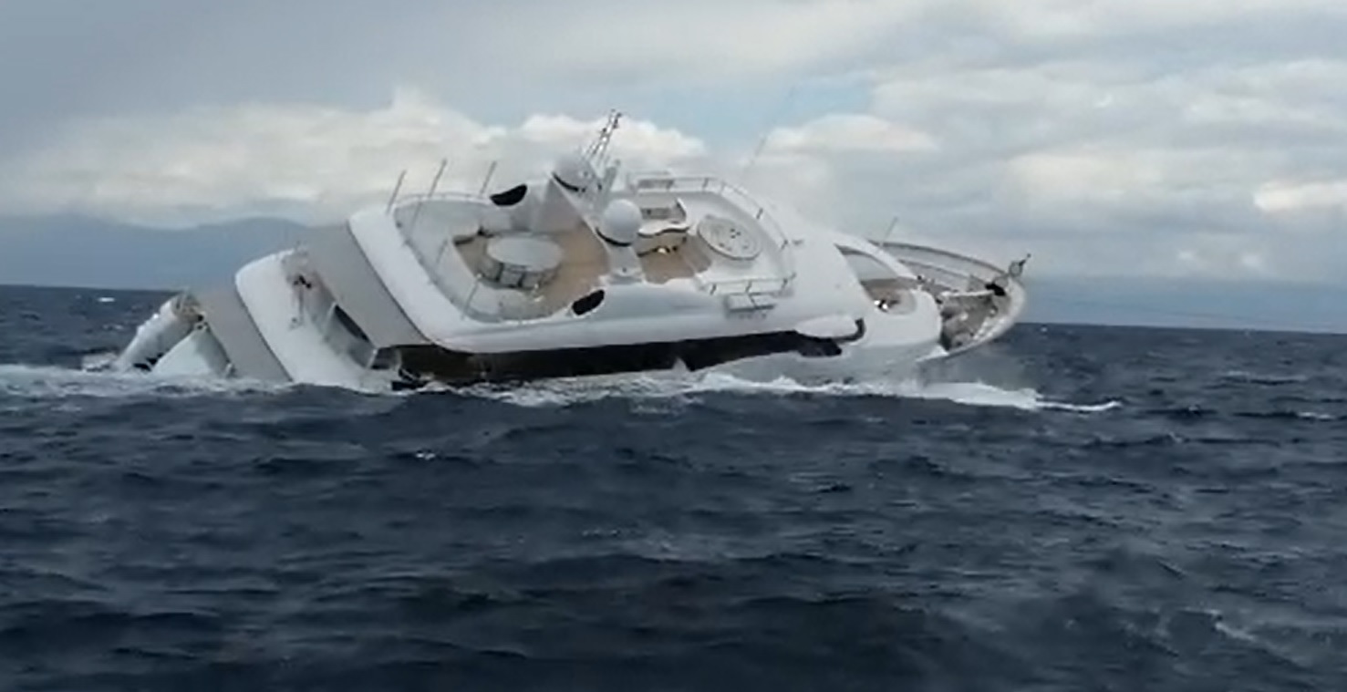 yacht affonda